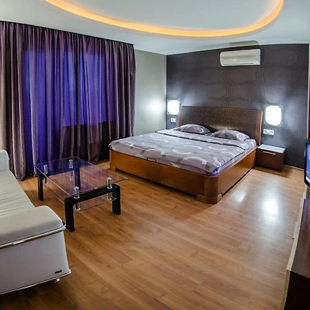 Hotrent Pechersk Lesy 20/22 Kiev Buitenkant foto