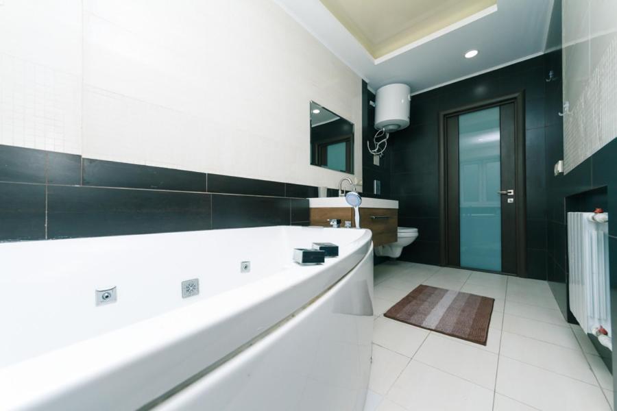 Hotrent Pechersk Lesy 20/22 Kiev Buitenkant foto