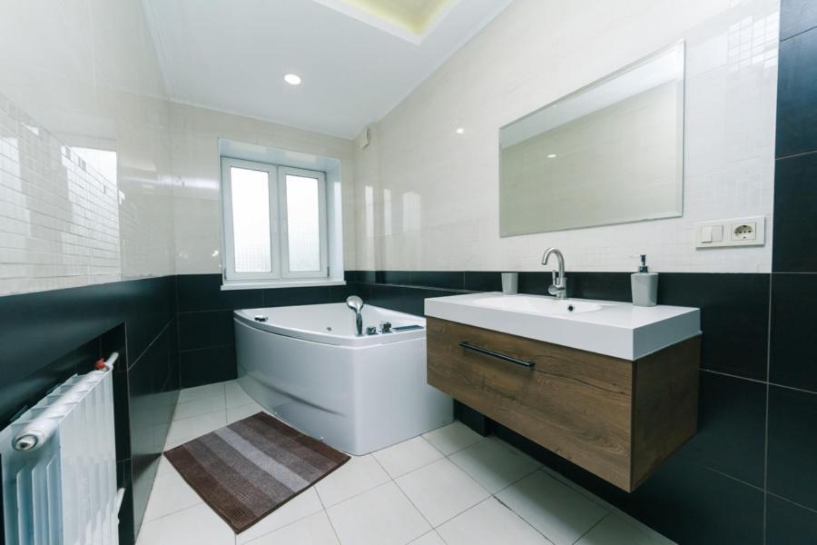 Hotrent Pechersk Lesy 20/22 Kiev Buitenkant foto