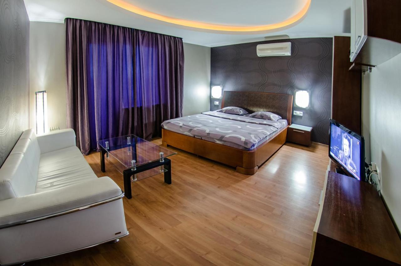 Hotrent Pechersk Lesy 20/22 Kiev Buitenkant foto